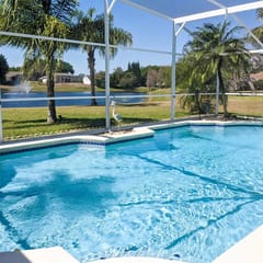 4Bed/3Bath Sunny Lakeview Escape