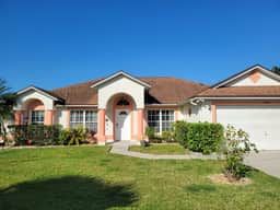 4Bed/3Bath Sunny Lakeview Escape - Image 2