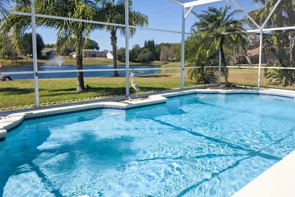 4Bed/3Bath Sunny Lakeview Escape - Image 1