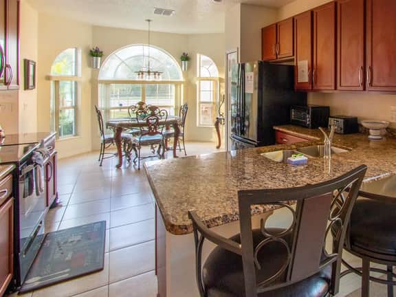 5Bed/4Bath Luxurious Privacy - Image 4